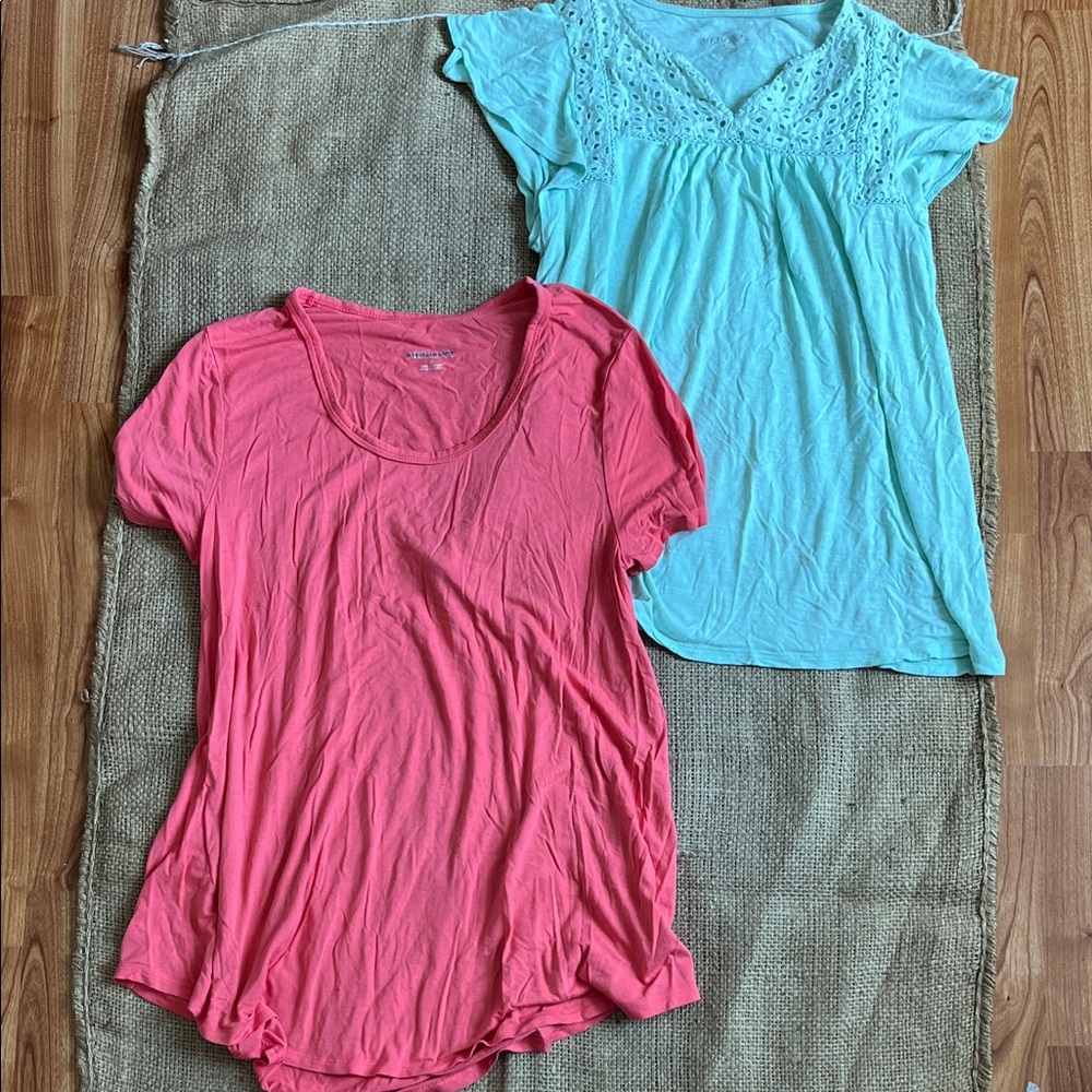 Set of Women’s soft knit Scoop Neck Tees in Coral Pink aqua eyelet lace trim szS